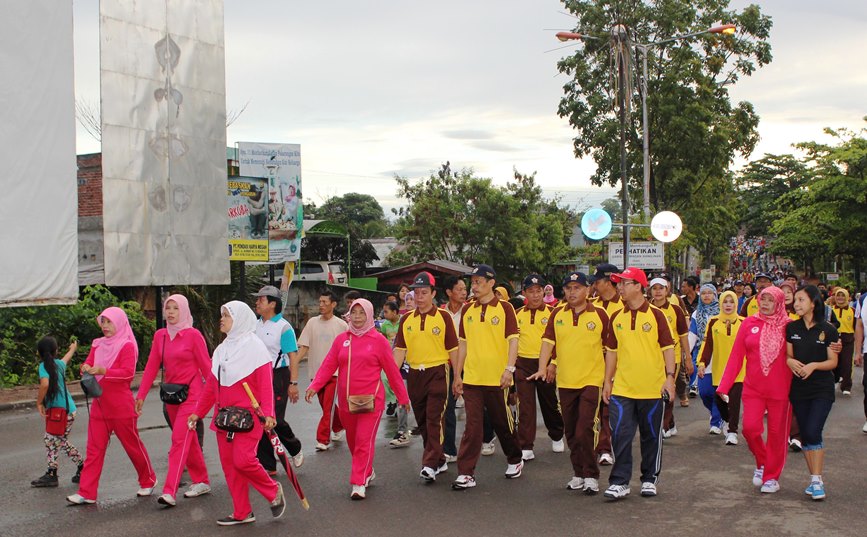 Jalan Santai Lustrum VI Unib Meriah dan Banjir Hadiah