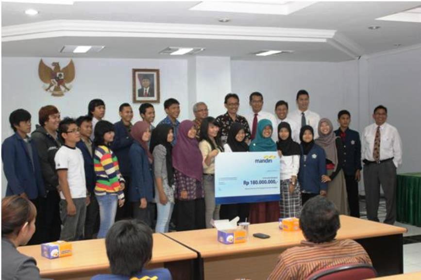 Bank Mandiri Serahkan Bantuan Dana Business Plan