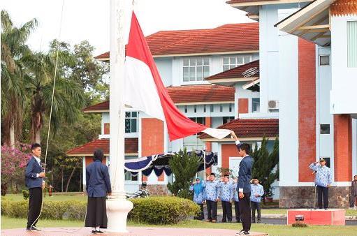 Upacara Berlangsung Khidmad : Pahlawanku Idolaku