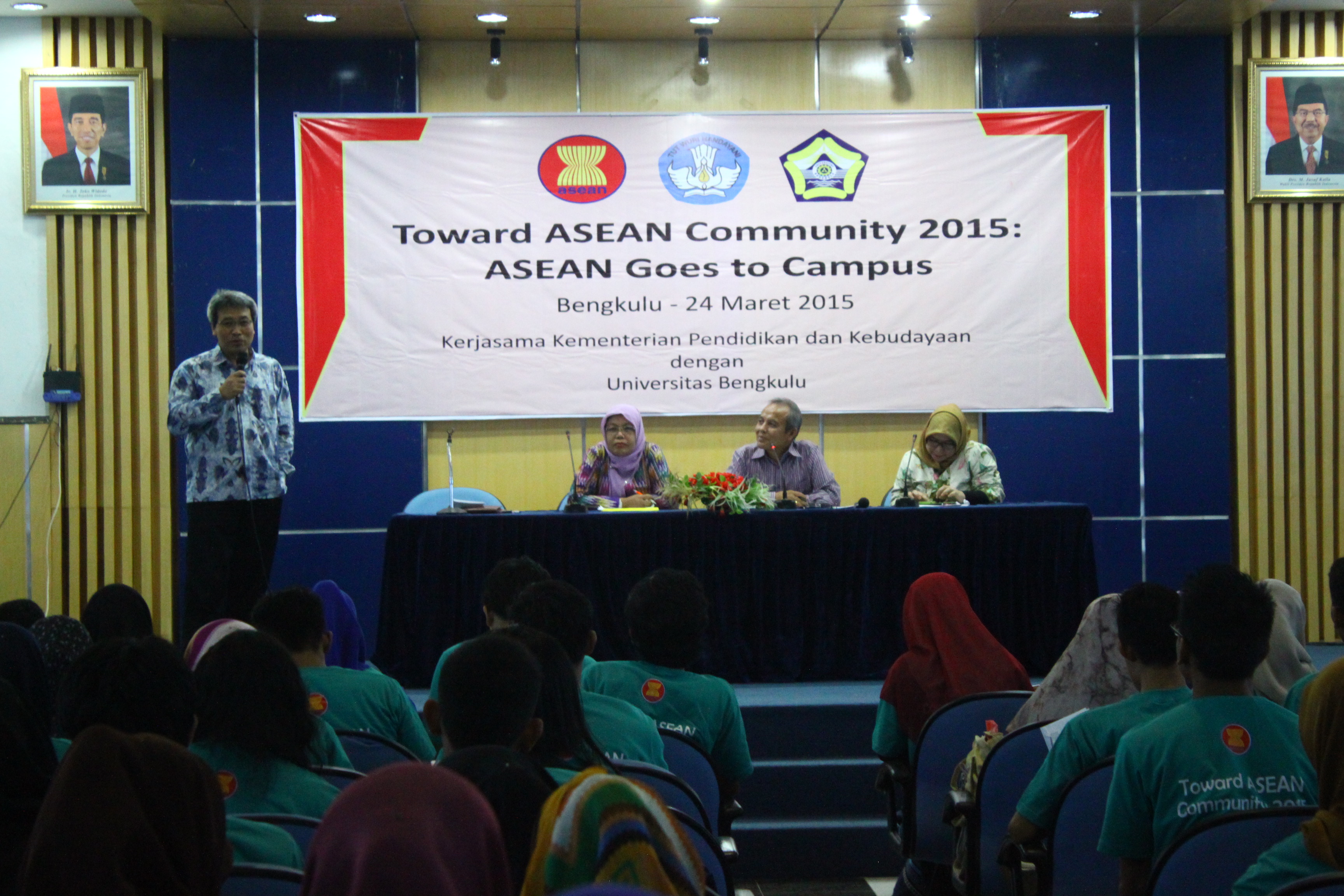 Sosialisasi Toward ASEAN Community 2015