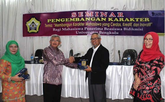 Seminar Pengembangan Karakter Bagi Mahasiswa Bidik Misi