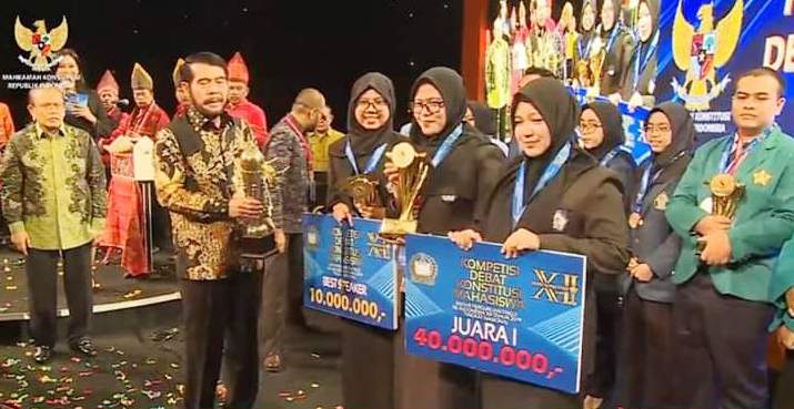 FH UNIB Juara I Nasional Kompetisi Debat Konstitusi 2019