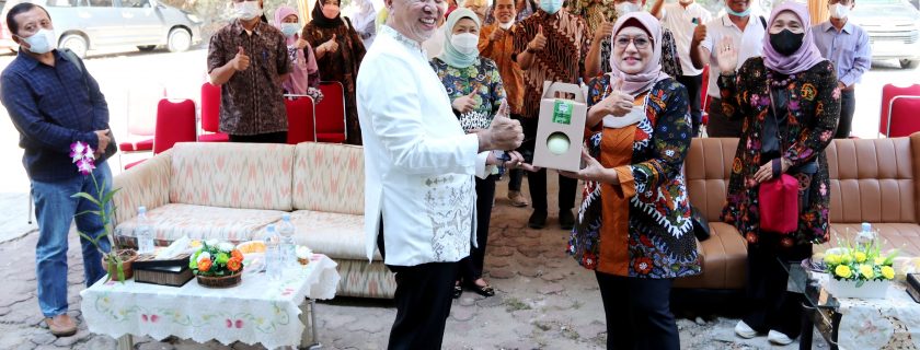 Do’a Bersama Sambut Ramadhan dan Panen Melon di Kebun Percontohan