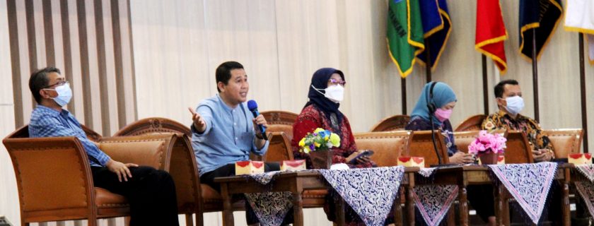 Rektor Halal bi halal dan Dialog dengan Ormawa