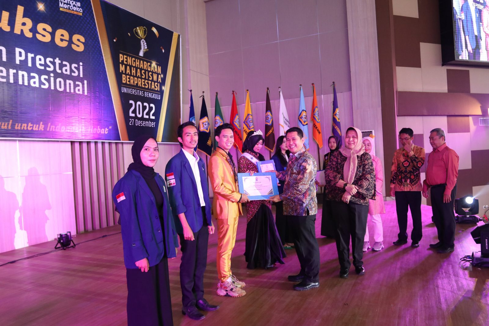 Ratusan Mahasiswa Berprestasi Mendapat Reward | UNIVERSITAS BENGKULU