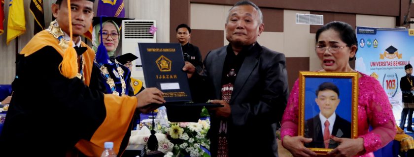 Meninggal Dunia, 2 Wisudawan UNIB Diwakili Orang Tua di Wisuda Ke-103