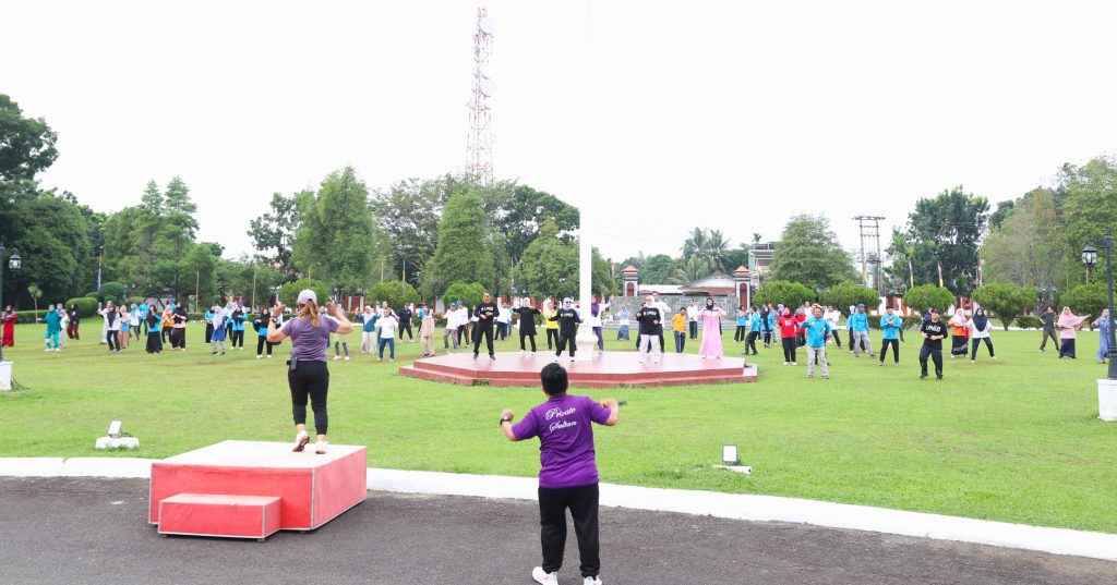 Rangkaian Acara Dies Natalis Unib Ke-42 Ditutup dengan Senam Bersama