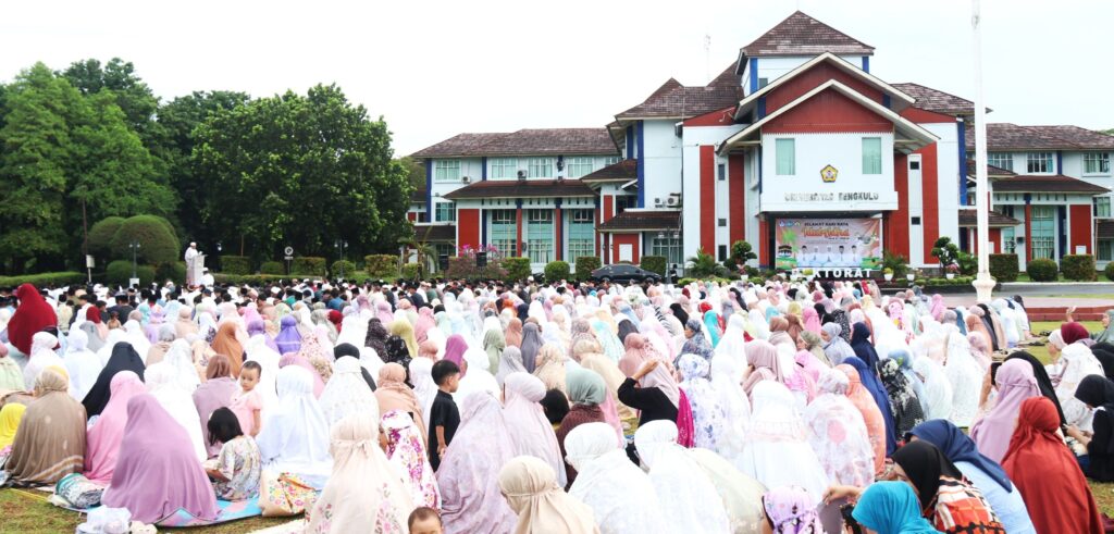 Unib dan Jamaah Masjid Sekitar Kampus Gelar Shalat Idul Adha di Halaman Rektorat