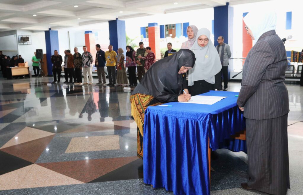 Dosen Universitas Syiah Kuala Dilantik Sebagai Dekan FKIK Unib Periode 2025–2029