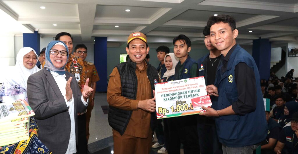 1.277 Mahasiswa Unib Sukseskan KKNT Berdampak, Walikota Bengkulu Beri Reward