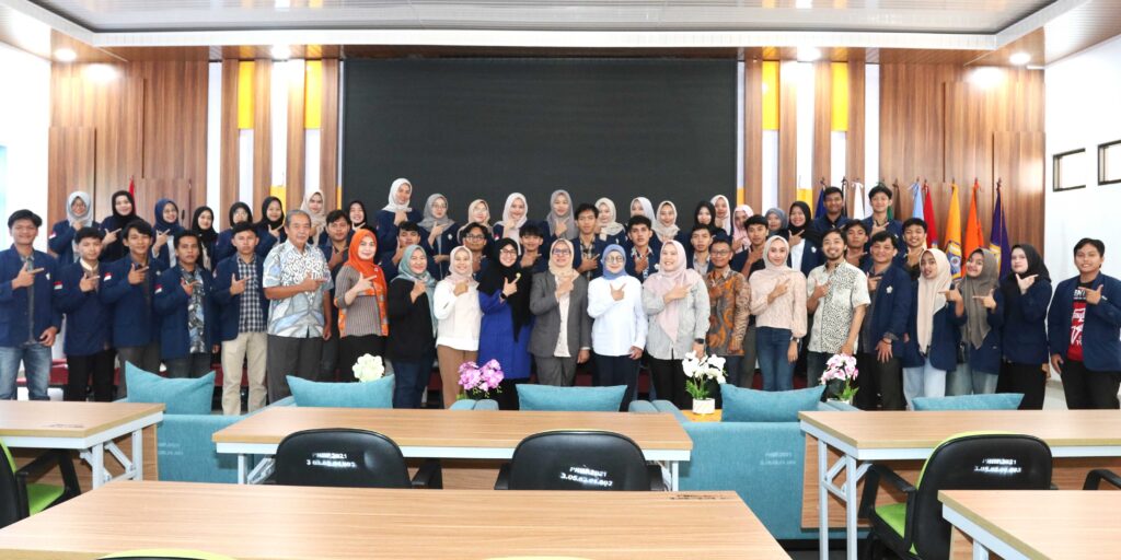 Rektor Tinjau Workshop Sertifikasi Digital Marketing dan Ikut Asesmen Peserta
