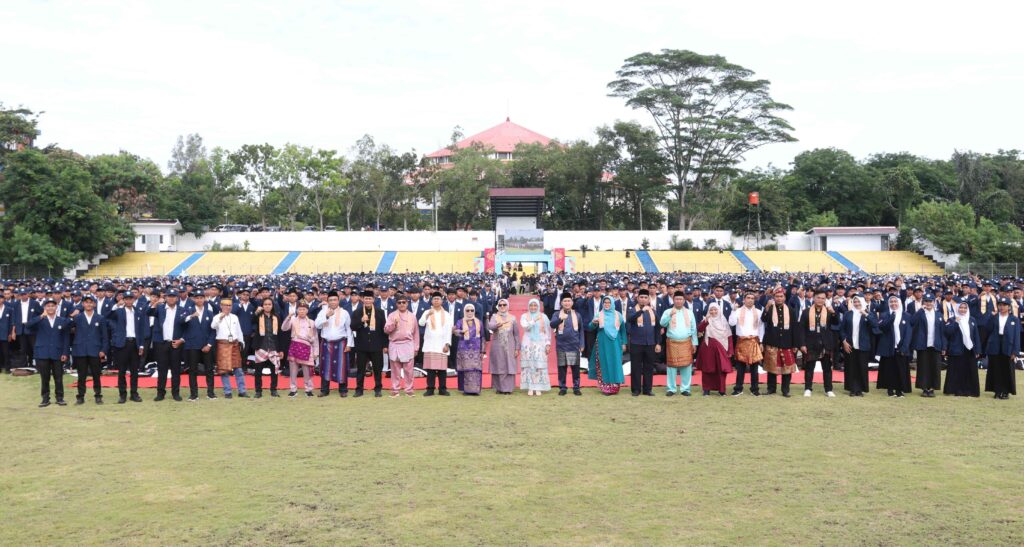 Pembukaan PKKMB Dimeriahkan 20 Aksi Papermob, Rektor: Unib Tempat Menimba Ilmu dan Integritas