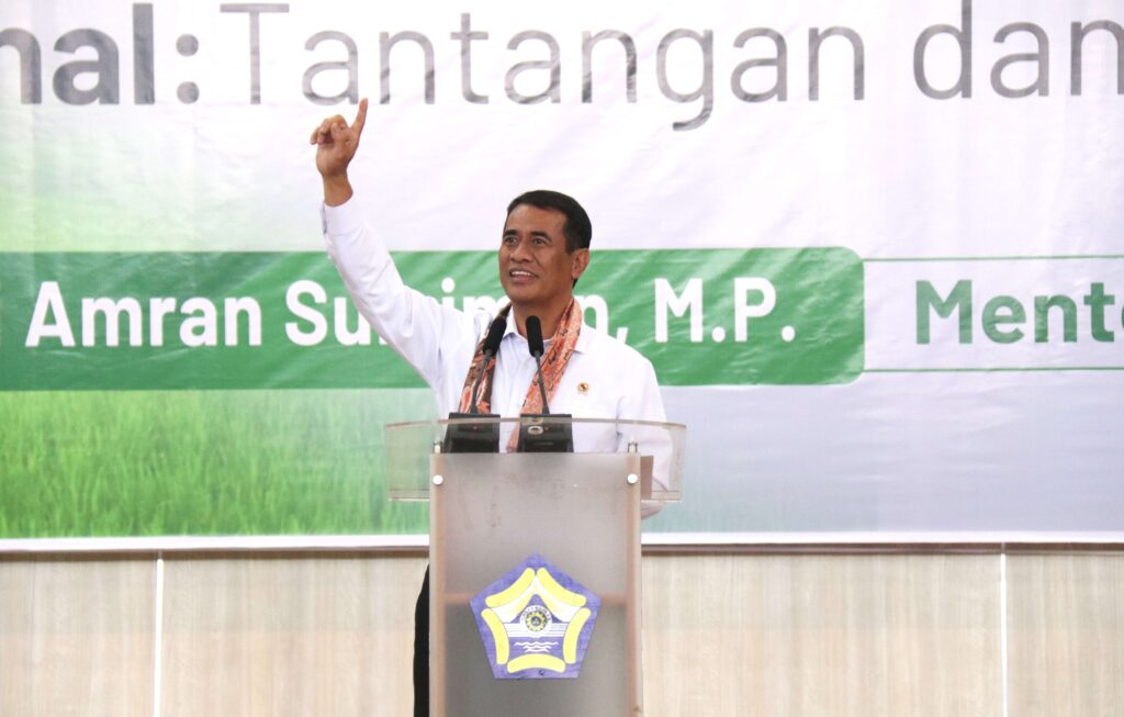 Mentan Andi Amran Sulaiman Beri Motivasi pada Ribuan Mahasiswa Unib