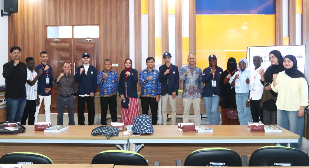 Sembilan Mahasiswa Baru dari Lima Negara Resmi Kenakan Almamater Unib
