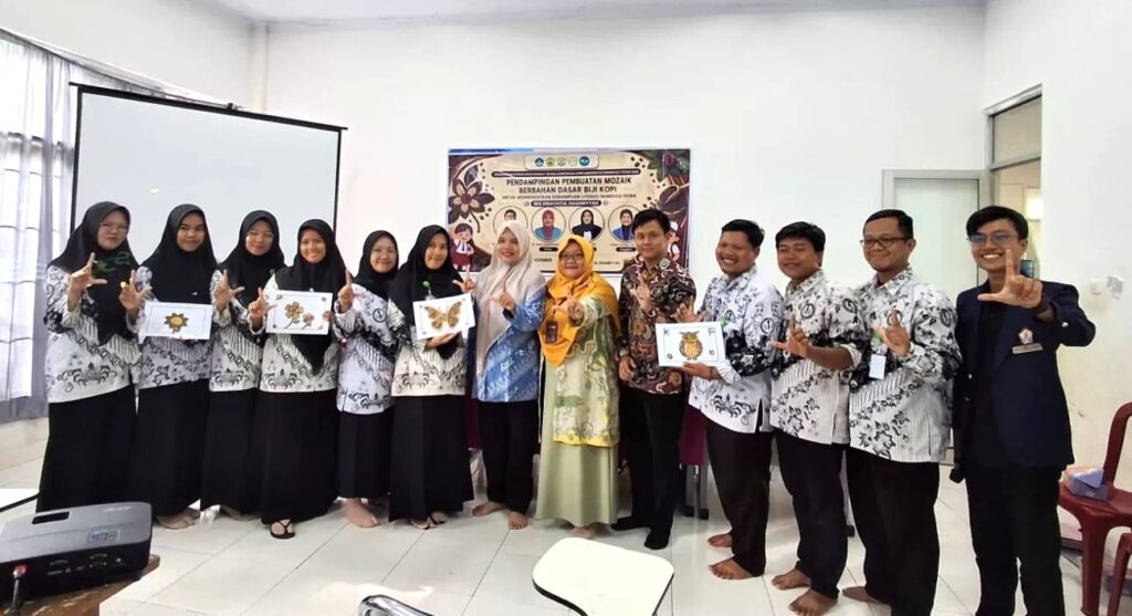 Dosen Unib Dampingi Guru Kembangkan Mozaik Biji Kopi untuk Perkuat Literasi Numerasi