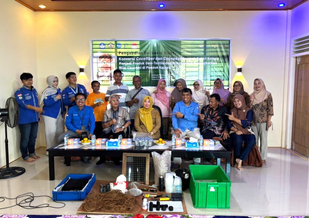 Unib Olah Limbah Sabut Kelapa di Pondok Kelapa Jadi Produk Bernilai